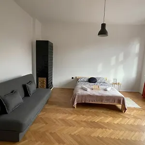 https://big-and-cozy-bedroom-in-krakow.krakowhotelspoland.com