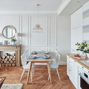 https://azienki-apartment.warsawhotelspoland.com